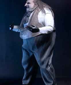 Batman Returns – 1/4 Scale Action Figure – Mayoral Penguin (Danny DeVito) By NECA