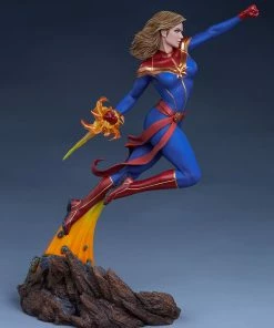 Captain Marvel Statue By Sideshow Collectibles Avengers Assemble Avengers Earth's Heroes