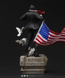 Clark Kent Deluxe 1:10 Scale Statue By Iron Studios Art Scale 1:10 - DC Comics Superman